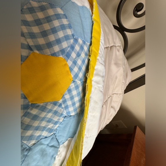 Rare Vintage 1920’s Grandmother’s Flower Garden Hand Stitched 92”x72” Quilt - Picture 9 of 15